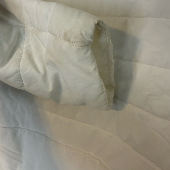 The North Face Women's Snowy White Puffer Jacket - Picture 7 of 8